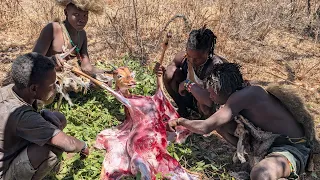 Hadzabe Cooking a Delicious Lunch for Kids in the Wild 🌿🔥 | A Day in the African Wilderness