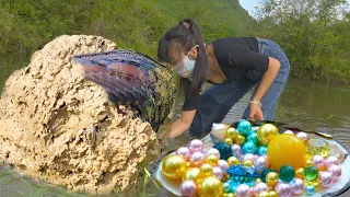 🎁 Lonely country girl dives in river and uncovers amazing colorful pearls inside huge strange mussel