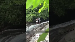 پێشنیاری هاوسەرگیری دەگۆڕێت بۆ کارەسات زاوا لەبەردەم چاوی دەستگیرانەکەی لەناو تاڤگەکەدا ون دەبێت 