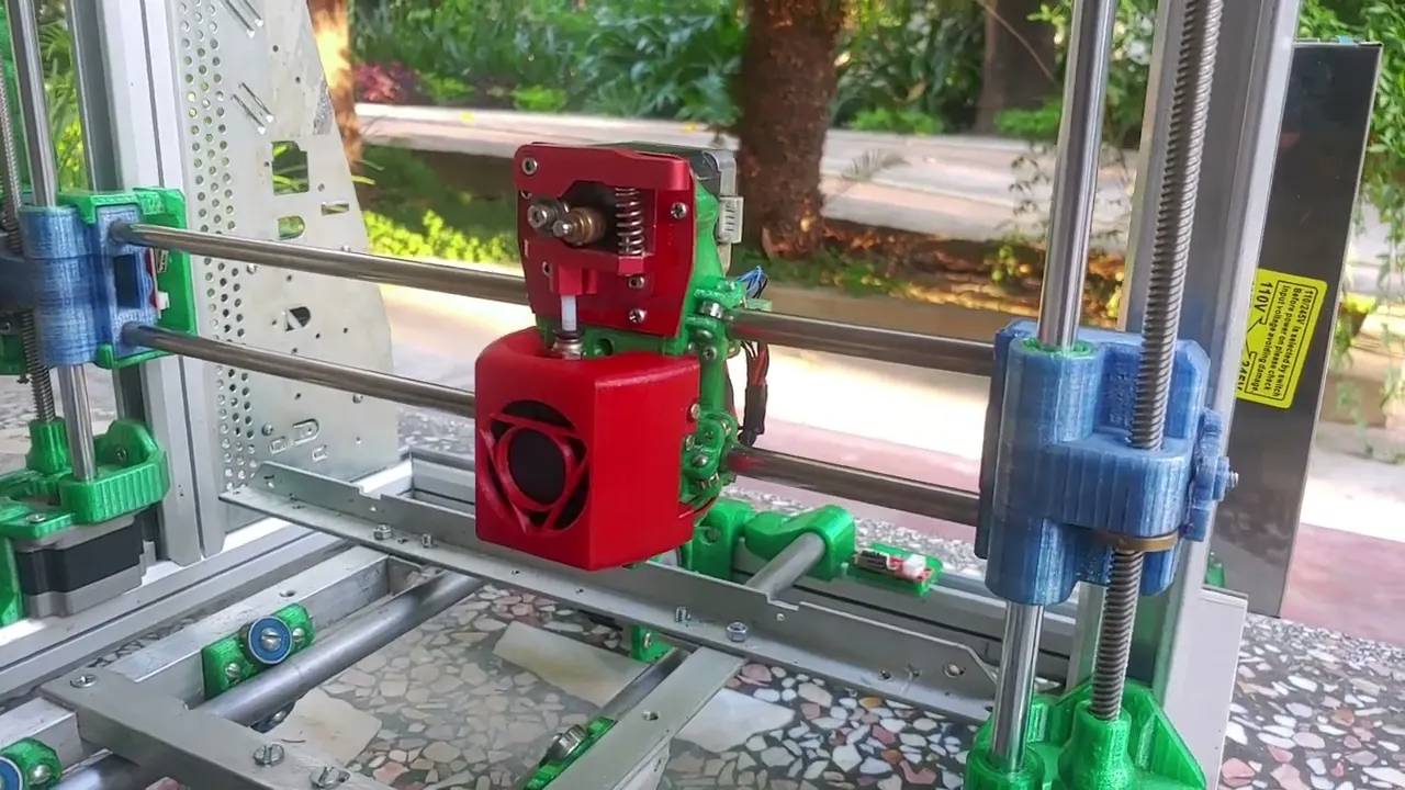 CUSTOM 3D PRINTER WITH BEARING SLIDES