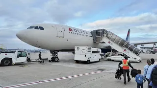 My Lengthy Trip To Get Home - Flight Cancelled & Going Thru Detroit / International Christmas Travel