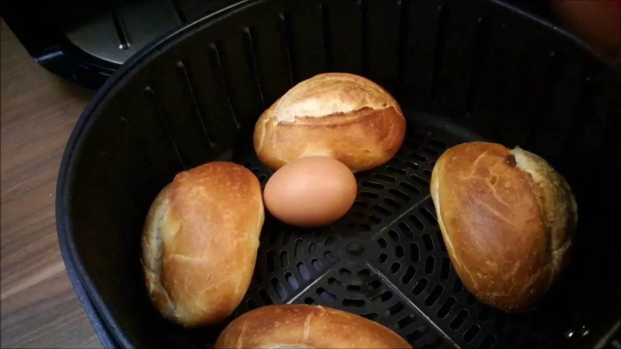 
          
          
          
            
            Schnelles Frühstück ! Brötchen und Ei aus der HeissluftFriteuse
          
        . 