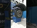 Download Lagu Proses balancing roda mobil agar tidak getar saat di kendarai