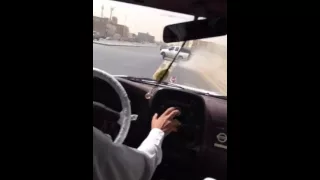 يصور حادث لأصدقائه  يصور حادث لأصدقائه