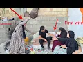 Download Lagu The first wife buys her husband a watch as a gift, the second wife goes crazy with anger.