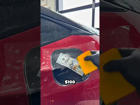 Este Hombre Pego un Billete de 100 Dolares en su Coche 😲