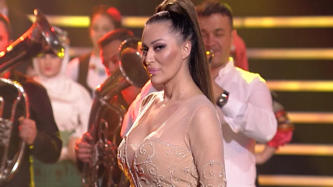 Ceca - Trepni - Novogodisnji show - (TV Pink 2017)