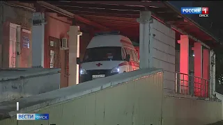 Омские врачи борются за жизнь 10-тилетнего мальчика, который выпал из окна квартиры на 9-ом этаже
