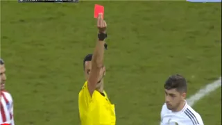 لحظة طرد فالفيردى ذكاء لاعب ريال مدريد الذى ضمن تتويج الريال ببطولة كأس السوبر الأسبانى جنون المعلق 