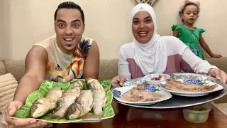 تحدي اكل الفسيخ المصري بوزن 4 كيلو والبصل والليمون والعقاب مفاجاه 