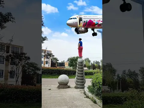 देखो दोस्तों चीन में कैसे यह लड़की एयरप्लेन पर बैठ रही है #viralvideo