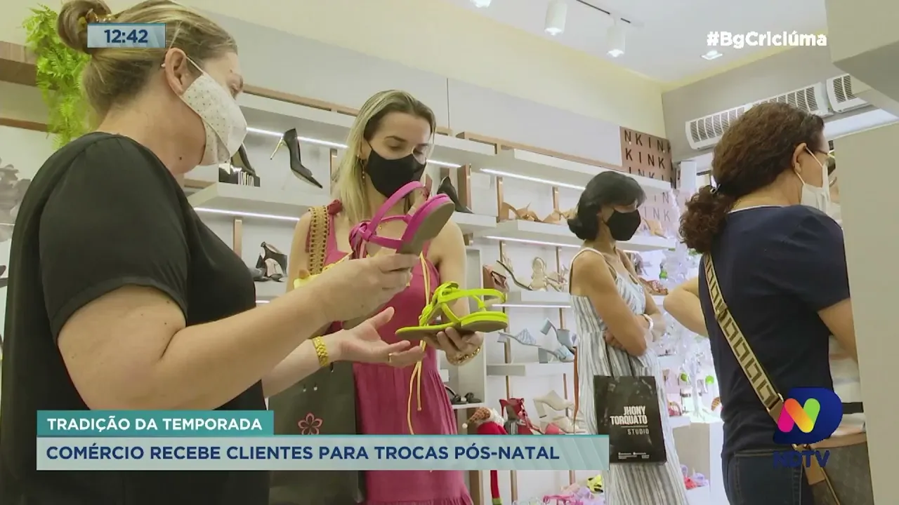Comércio recebe clientes para trocas pós-Natal