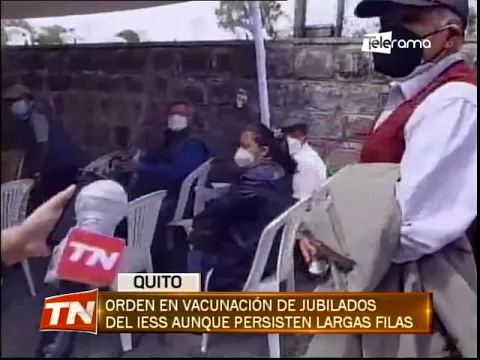 Orden en vacunación de jubilados del IESS aunque persisten largas filas