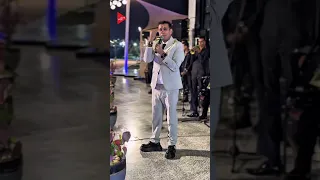 نسيتي وهوا نور عيني    المبدع  محمود الليثي بحفل كافيه           دندنها