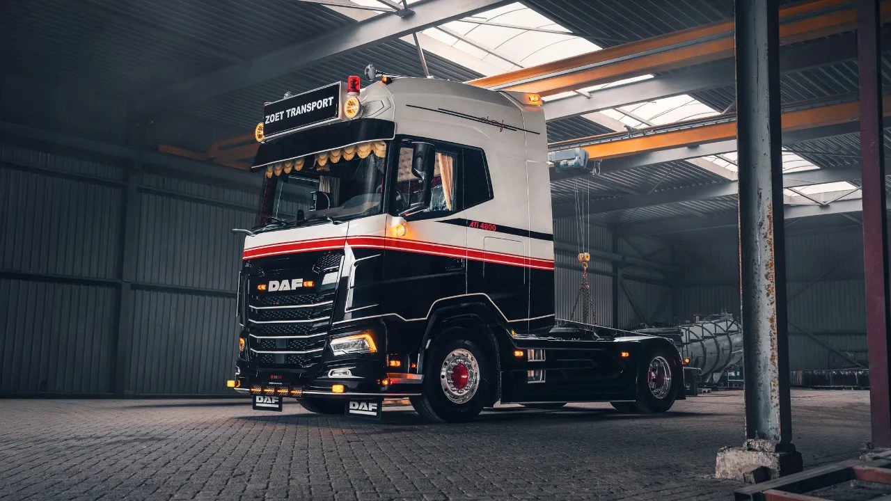 Video: Tralert Atlas 220 verstraler duo-colour dagrijverlichting 12-24v