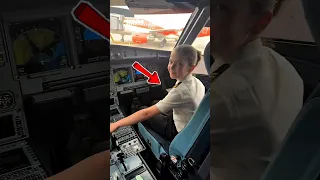 بنت بتحلم تكون مضيفه طيران والجمبع كان واقف معاها 