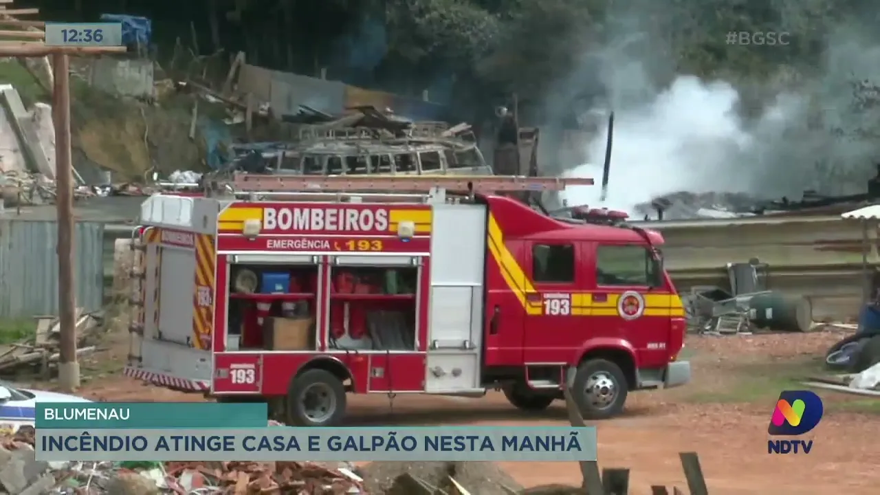 Blumenau: incêndio atinge casa e galpão neste sábado