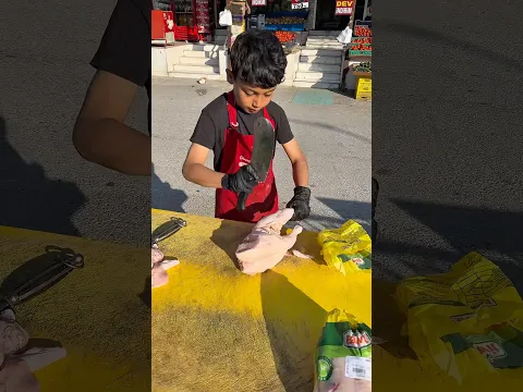 Dünyanın en çok konuştuğu kasap ustası !! #reklam #küçükusta #shortvideo