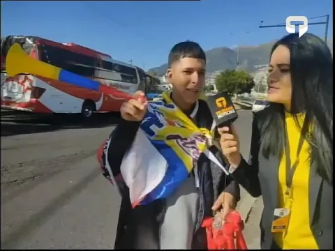 Ambiente en los exteriores del estadio Rodrigo Paz Delgado - Quito