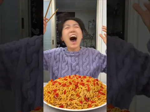你也超级爱吃火鸡面吗? #funny #food #couple
