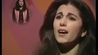 ماجدة الرومي      امبارح وانا عم ودعك دندنها