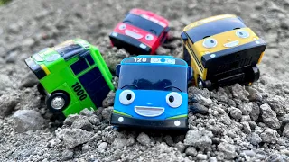 Tayo Bahasa Indonesia - Menyelamatkan Tayo Bus Kecil di Pasir dari Longsor - Tayo The Little Bus
