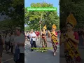 Download Lagu Suasana arak arakan ogoh ogoh di sekitar area pura Bali di Polandia,