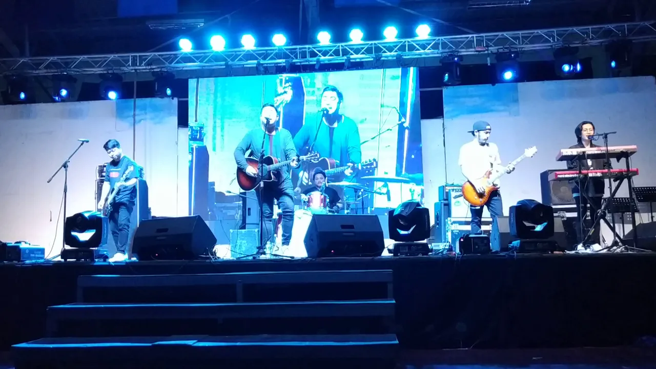 December Avenue - Kung Di Rin Lang Ikaw (live) (City of Tanauan)