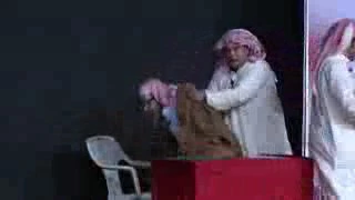 مقطع مضحك ولد يقلد الحريم مسرحيه وقت الخراف 