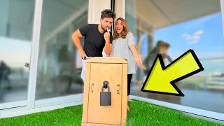 وصلنا صندوق عشوائي قبل عيد ميلادي       دندنها