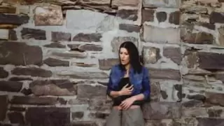 لورا پائوزینی   من به عشق نیاز دارم  ویدئوی رسمی  دندنها