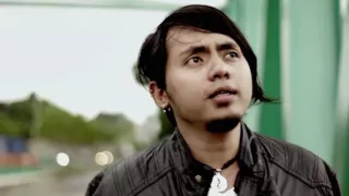 Download Official Clip JIONS   Dirimu Tak Terganti MP3