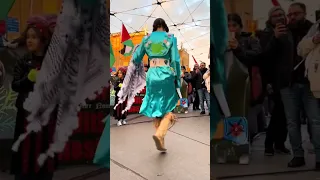 رقصة الحرية الشهيرة للهنود الحمر السكان الأصليين لأمريكا يتضامنون مع فلسطين 