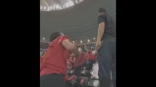 بكاء ابوتريكه بعد غناء الجماهير له ياابو فانله حرير حمرا ياتريكه فنان ولعبك رجوليه ياتريكه 