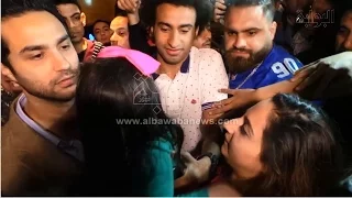 ربيع و كريم فهمي ينقذان طفلة من زحام العرض الخاص لـ حسن وبلقظ 