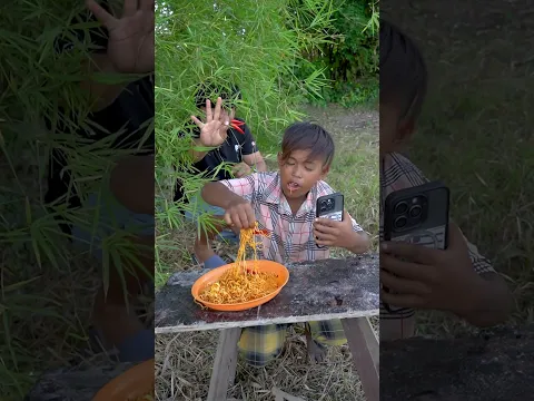 Survival Foods Wow SIMPLE and USEFUL Wow SMART IDEA People Eating Noodles in Forest #viral #survival