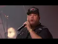 Lagu Luke Combs performs \