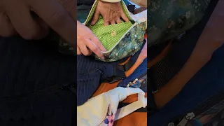 Mit rejt az övtáskám? Gyere, megmutatom.