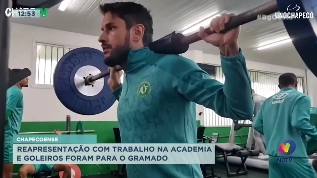 Chapecoense: Goleiros no campo e restante do elenco na academia no treino dessa quinta