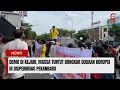 Download Lagu Demonstrating at the District Attorney's Office, the crowd demanded the disclosure of alleged cor...