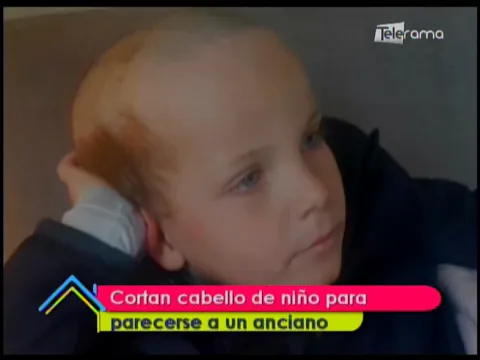 Cortan cabello de niño para parecerse a un anciano