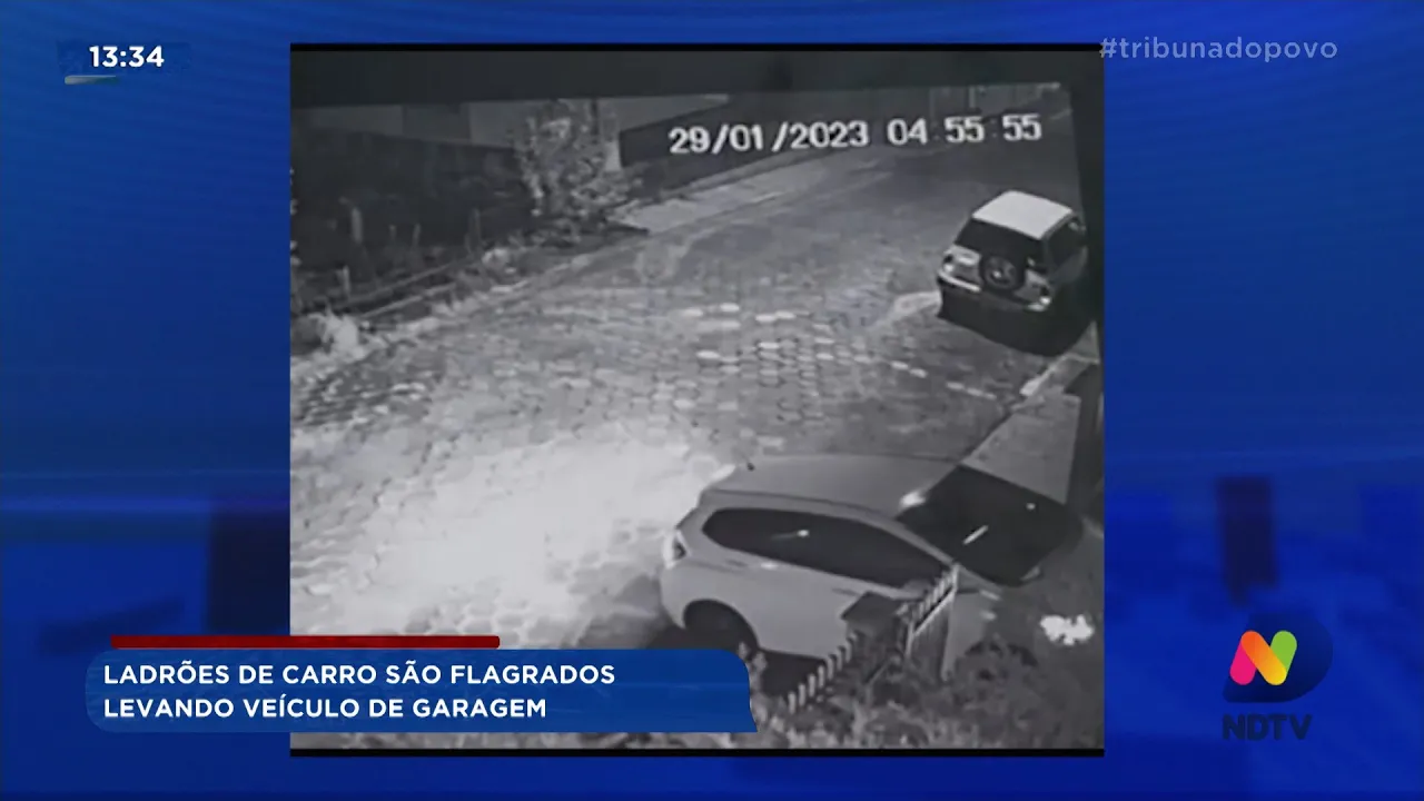 Ladrões de carro são flagrados levando veículo de garagem