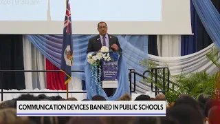 Government bans phones in school
