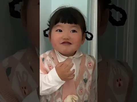 捉迷藏媽媽竟然偷吃東西，沒想到萌娃也學會了#寶言寶語#人類幼崽#萌娃搞笑