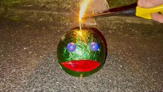 Funky Frog firework (crackling Böller fountain)