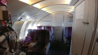 INSIDE boeing 747 cargo AIRPLANE WHERE PILOTS CAN SLEEP