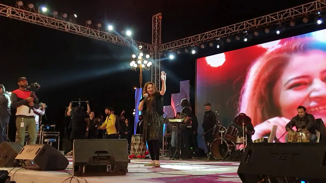 Lathe Di Chadar Farhana Maqsood songs live performance 2019 on SNN TV