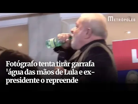 Download MP3 Fotógrafo tenta tirar garrafa de água das mãos de Lula e ex-presidente o repreende