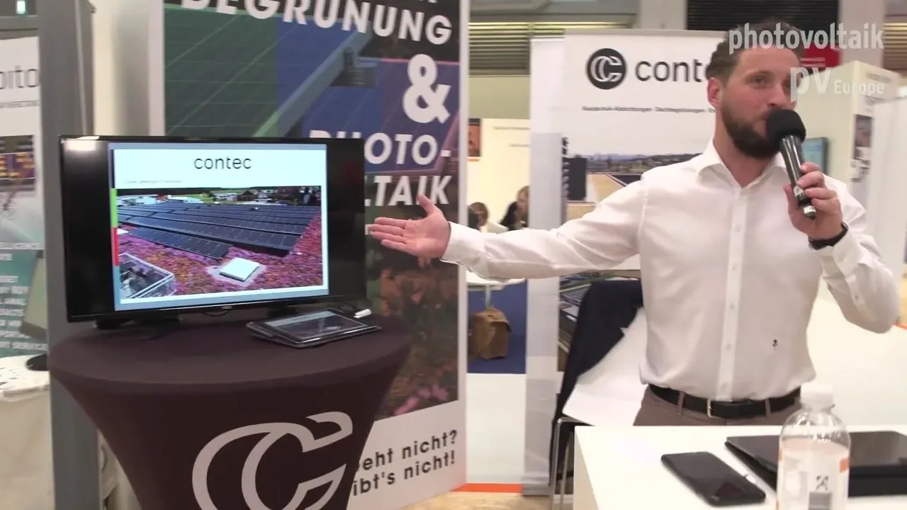 Contec zeigt die Kombination von Dachbegrünung und Photovoltaik
