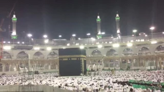عشائية استأثرت قلوب المصلين بالحرم للشيخ بندر بليلة من سورة الإسراء  عشائية استأثرت قلوب المصلين بالحرم للشيخ بندر بليلة من سورة الإسراء